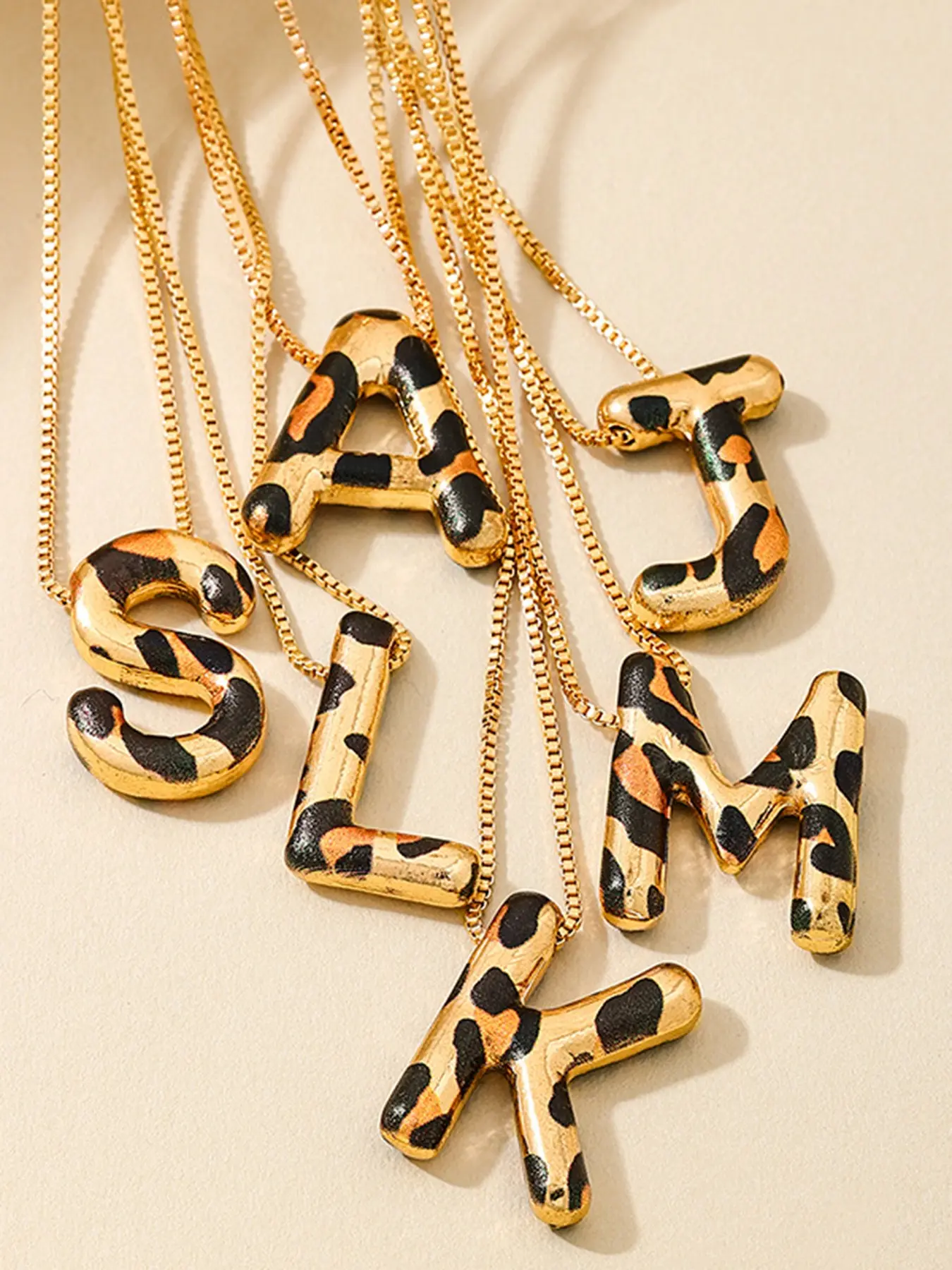 Leopard-print A-Z letter pendant necklace; custom bubble-style letter necklace; 3D balloon-style name necklace; women's gold chunky chain A-Z letter necklace; choker; jewelry gift; personalized gift.