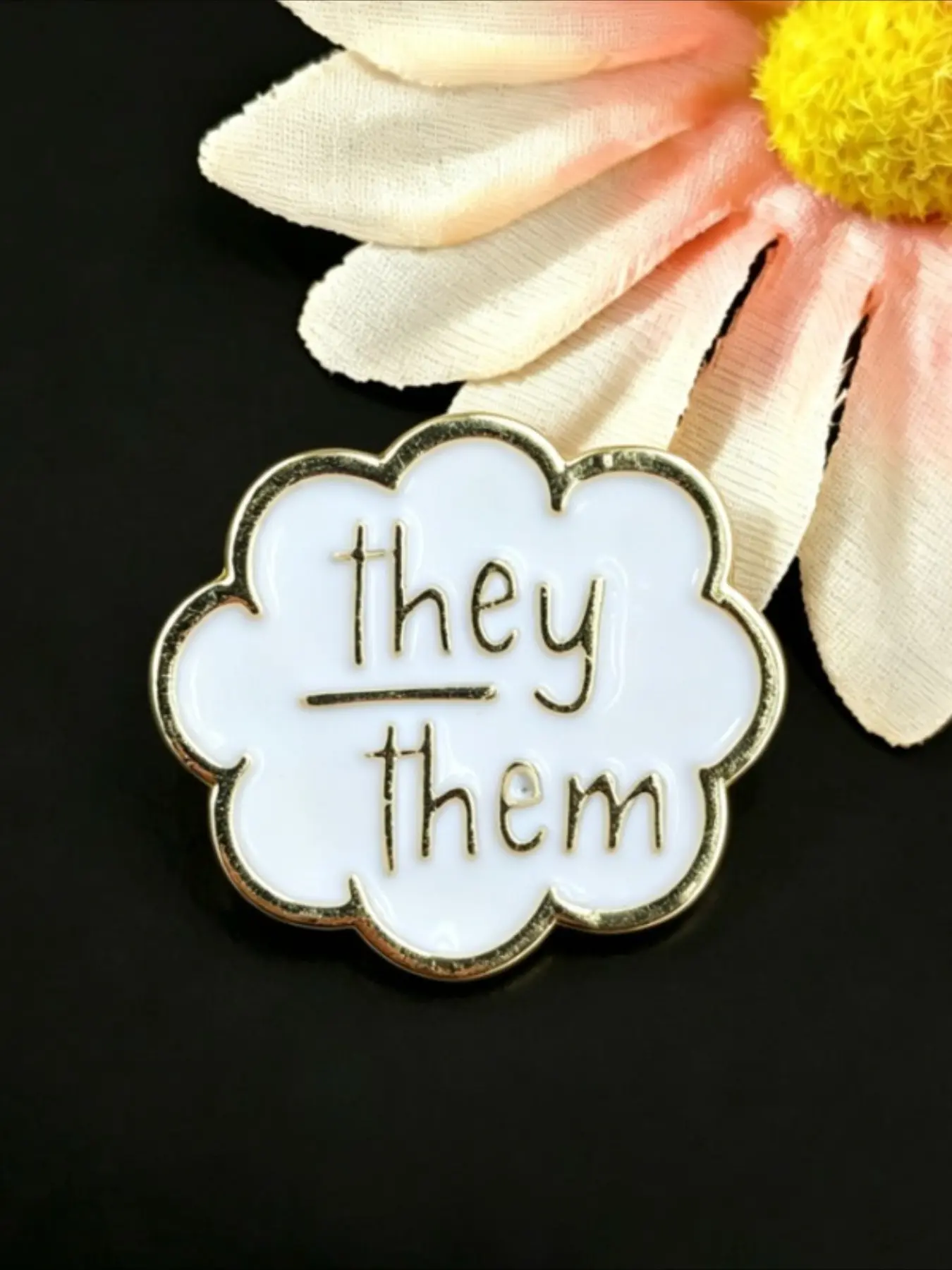 Cloud Shape They/Them Pronoun Enamel Lapel Pin, Gender Pronoun Alloy Brooch Badge, LGBTQ Pride Accessory for Jackets Backpacks, Inclusive Equality Jewelry Gift