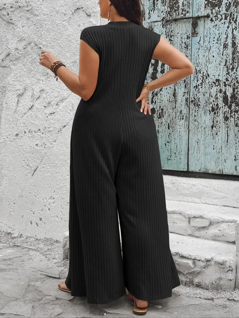 Plus-Size Solid Button-Front Flared-Leg Jumpsuit, Casual Comfy Minimalist Sleeveless Jumpsuit for Daily Wear, Women's Clothing for All Seasons, Casual Style Jumpsuit, Casual Pocket Jumpsuit