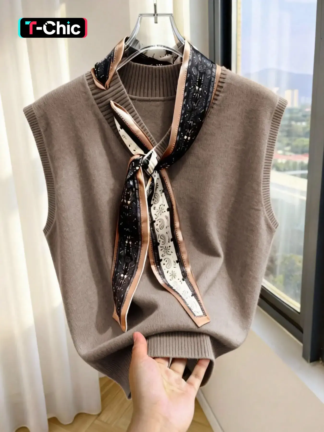 Simple Solid Color Knitted Vest with Scarf Accent, Sleeveless Fashion Vest, Soft and Skin-Friendly, Casual Loose-Fitting Daily Commute Essential, Knit Sweater Vest, Tops Womenswear Everyday