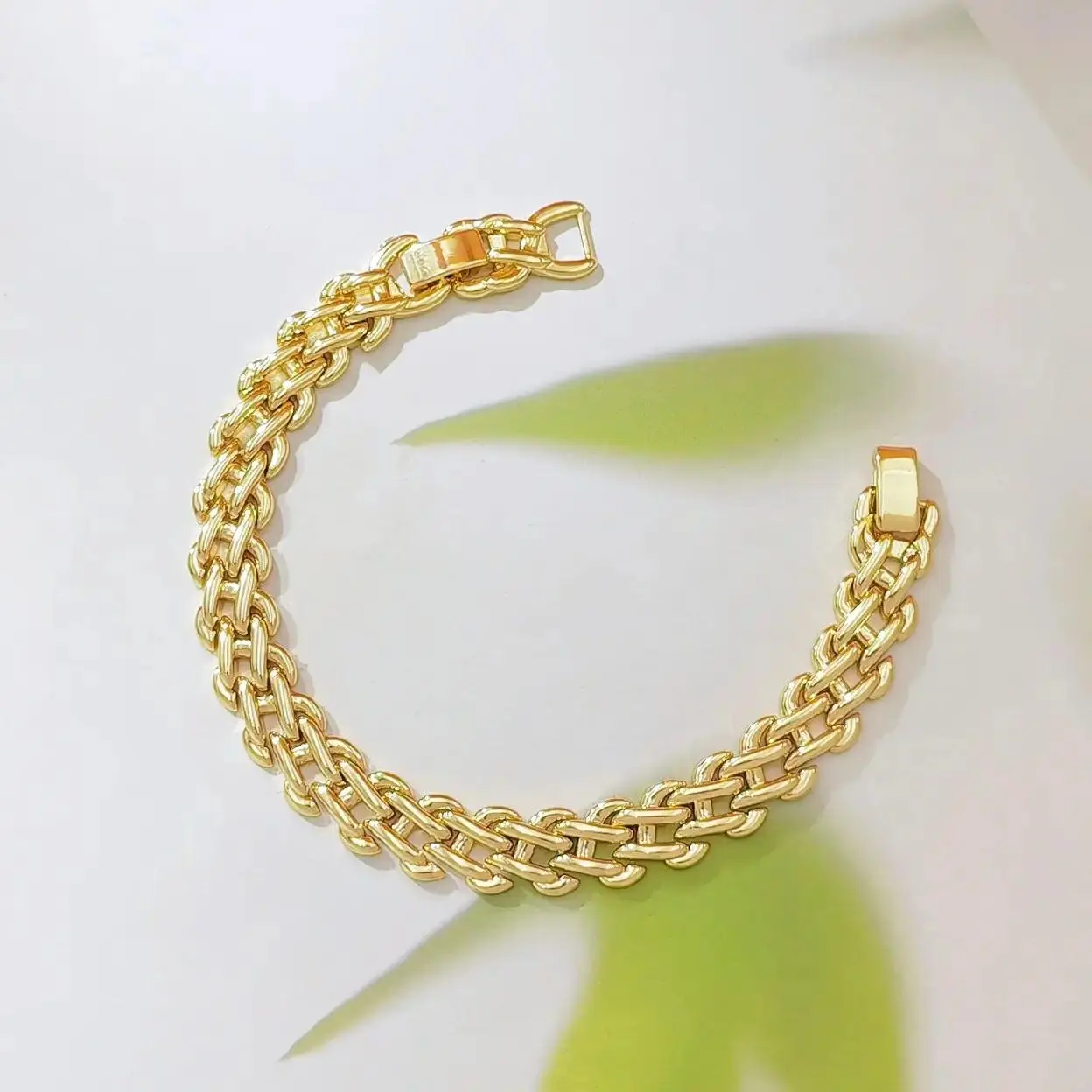 Women's Sports Minimalist Chunky Rope Bracelet - Gold-Plated Braided Mesh Wide Open Cuff Bangle with Polished Surface, Easy On/Off Bold Statement Accessory for Casual Wear and Athletic Outfits