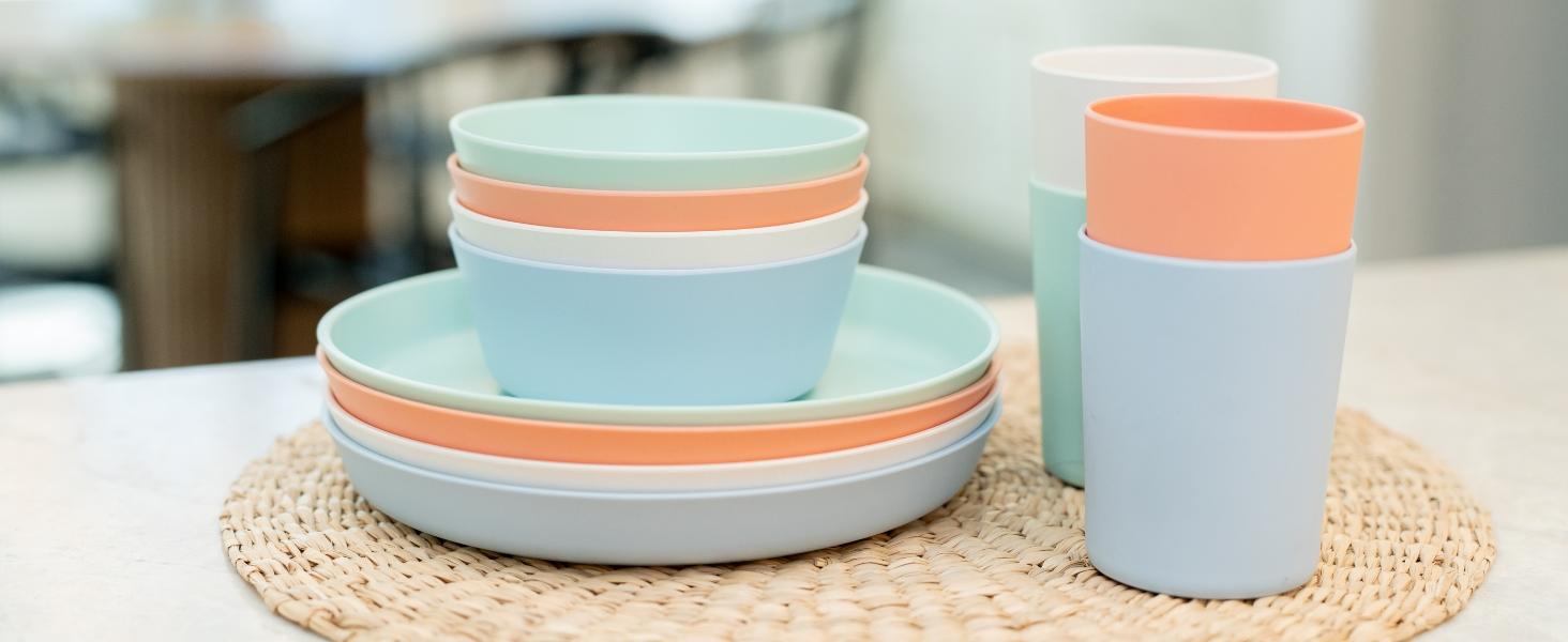 WeeSprout Bamboo Plates with Silicone Lids, Set of 4, Kid-Sized Dinnerware, Cereal, Leftovers & Snacks, Dishwasher Safe Melamine Dishware (Pink, Green, Gray, and Beige)