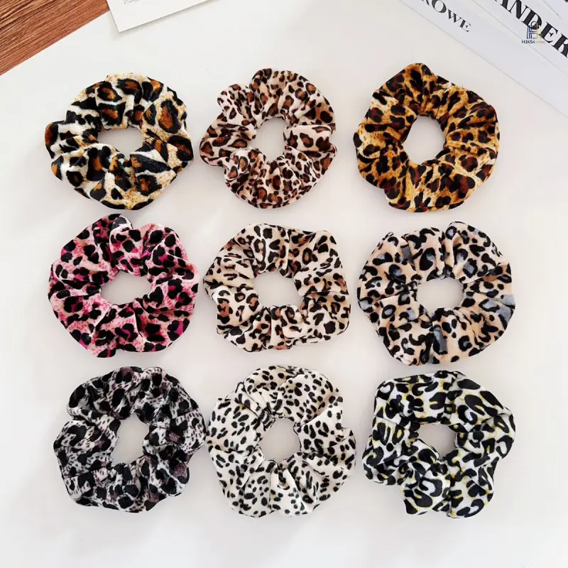 Leopard Print Velvet Hair Scrunchies Fall Winter Trend High Elastic Ponytail Hair Ties Soft Non-slip Stretchy Hair Accessories for Daily Sports Dating Casual Hairstyle Matching