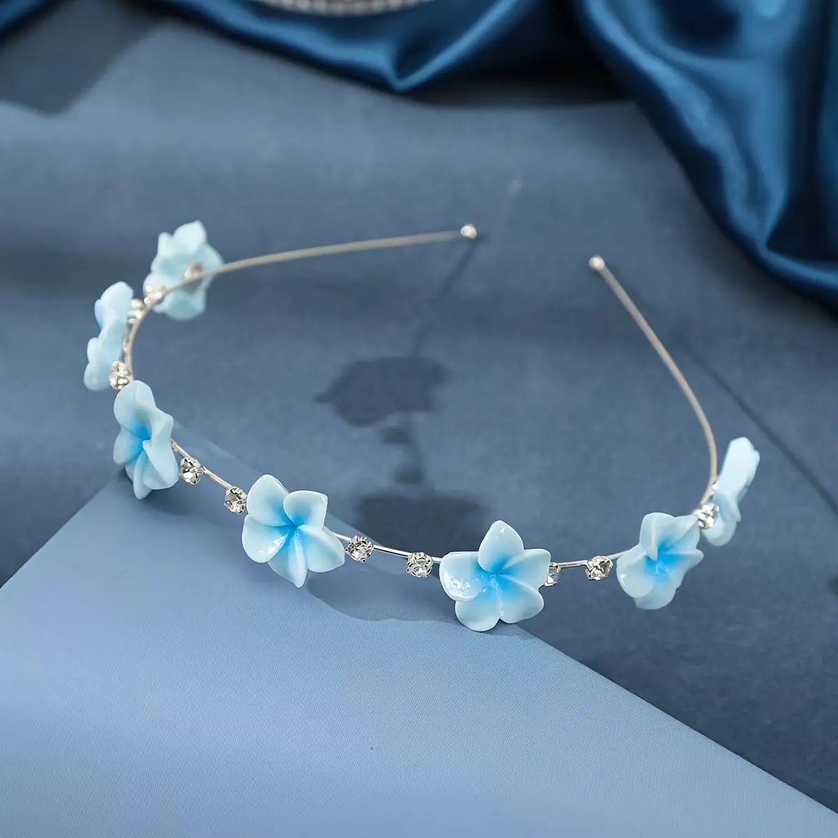 Simple and Fresh Sunflower Headband, Stylish and Sweet -Encrusted Flower Hair Clip, Thin Hairpin, Press-On Hair Accessory Headband