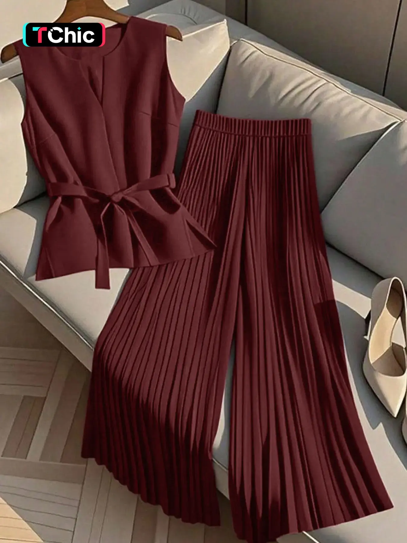 Women's Casual Sleeveless V-Neck Tie Top & Pleated Elastic Waist Wide Leg Pants Two-Piece Set, Stylish Fit Summer Womenswear Elegance