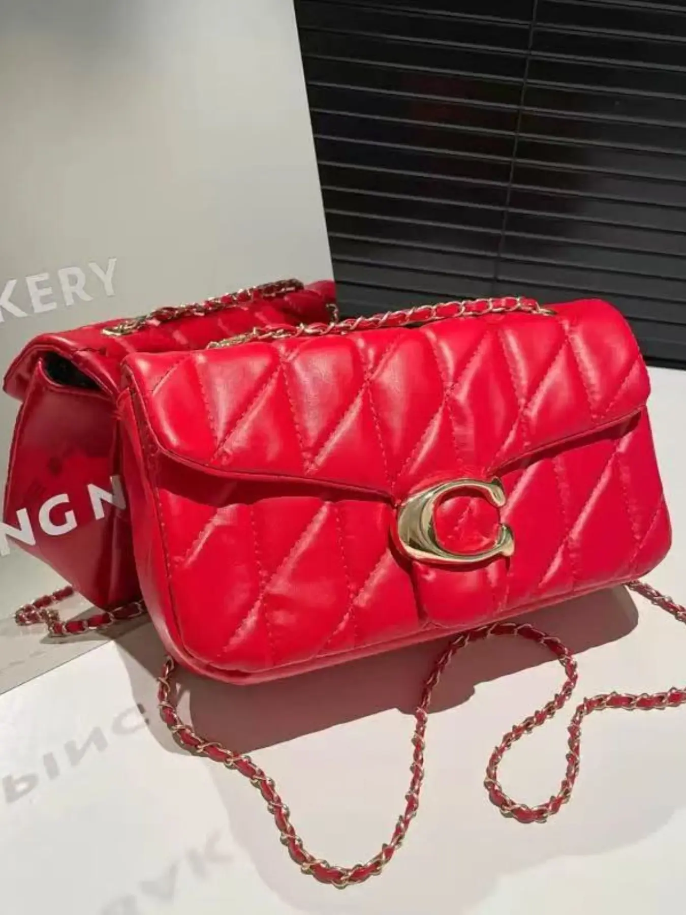 Women's Embroidered Chain Handbag Crossbody Bag, Fashion Design for Daily Use, Perfect Accessory for Trendsetters