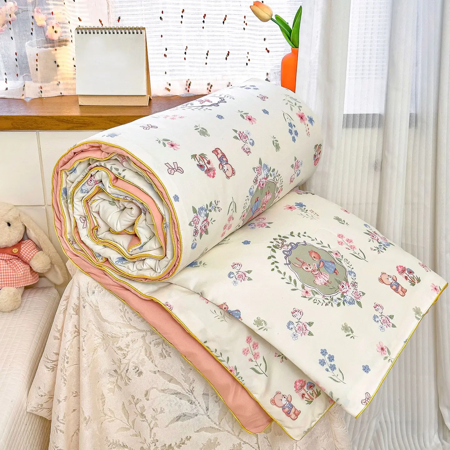 Garden Rabbit Pink Floral Print Summer Lightweight Quilt, Soft Lightweight Quilts: ultra-soft, skin-friendly air-conditioning quilt and summer cooling blanket, perfect for summer bedrooms, offices, living rooms, home relaxation