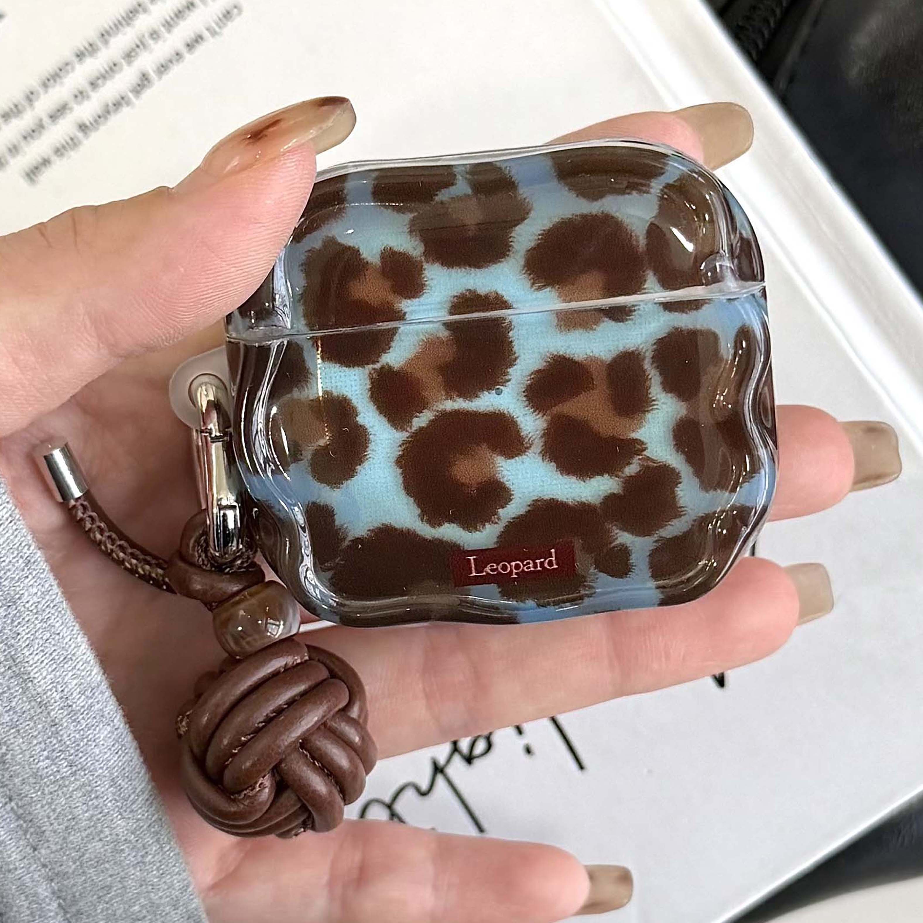 Leopard Pattern Shockproof Earphone Case – Anti-Drop, Wireless Charging Compatible, Stylish Cover for AirPods Series