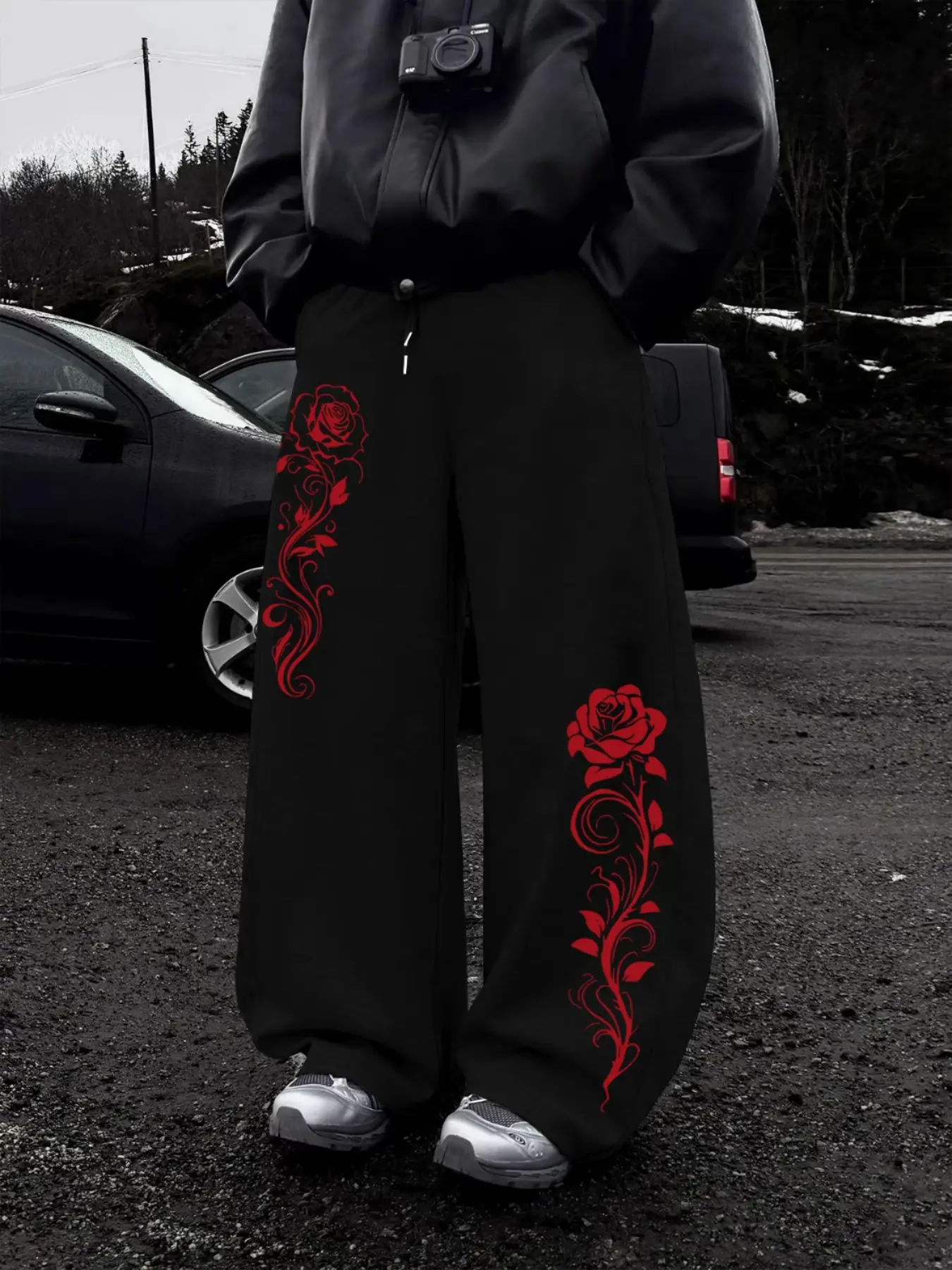 Men Elastic Waist Drawstring Wide Leg Sweatpants, Gothic Swirl Vine Red Rose Floral Side Print Soft Loose Street Sports Jogger Pants #RoseWideLegPants #GothicStreetJoggers #FloralPrintCasualTrousers