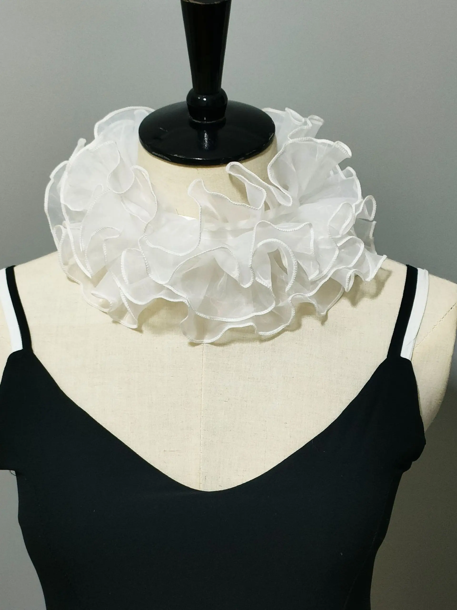 Stage Performance Photography Organza Ruffle Puff False Neckwear, Small Lavalier Earlobe Necklace, Elegant Accessory for Shows