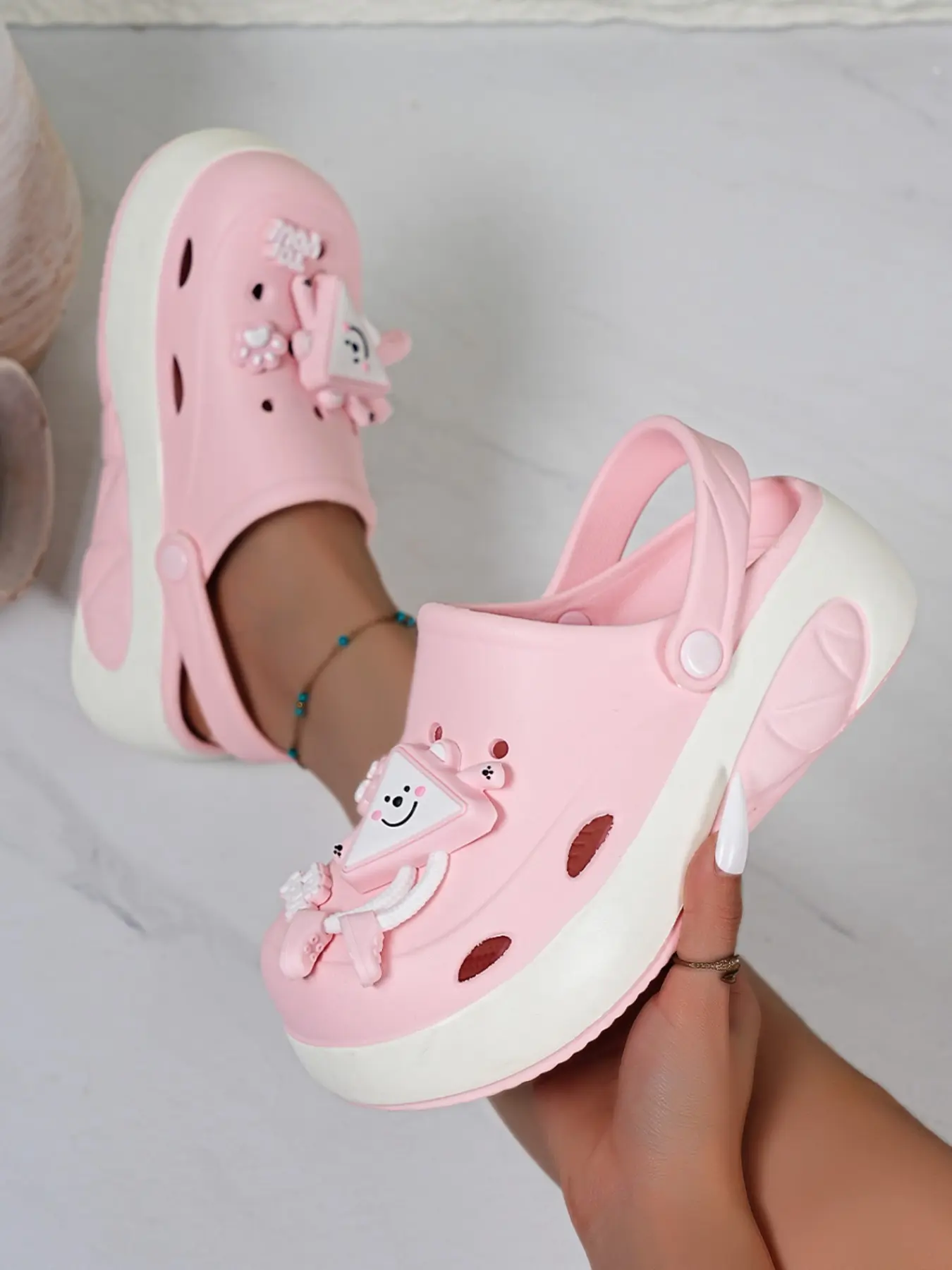 Women's Fashion Thick Sole Cartoon Holey Shoes, Comfortable Fit, Cute Cartoon Accessories, Ideal for Home, Beach, Breathable