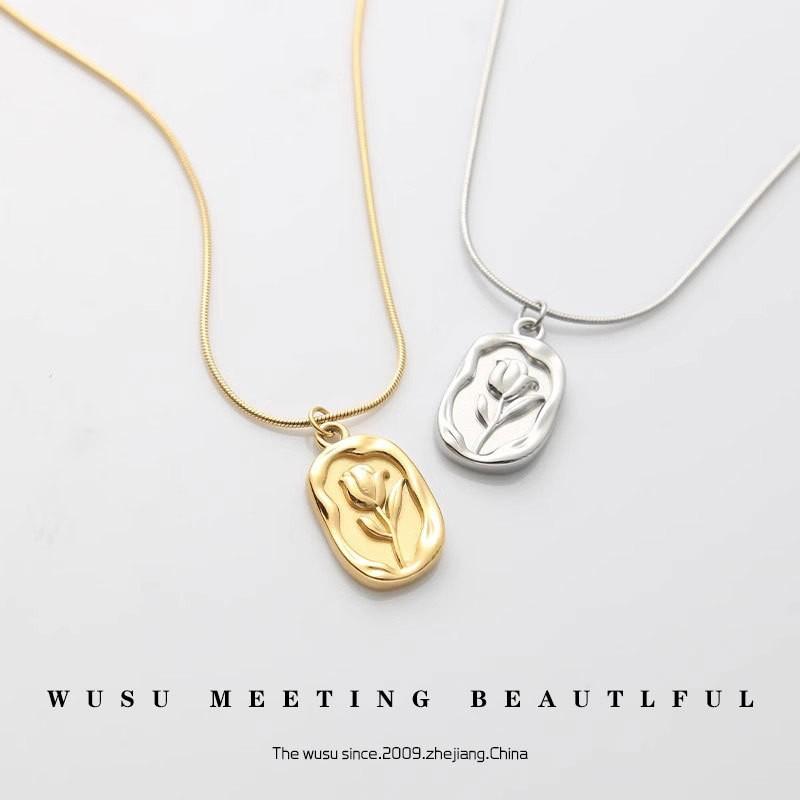 Titanium steel necklace minimalist square tag rose flower clavicle chain high-end women's pendant jewelry