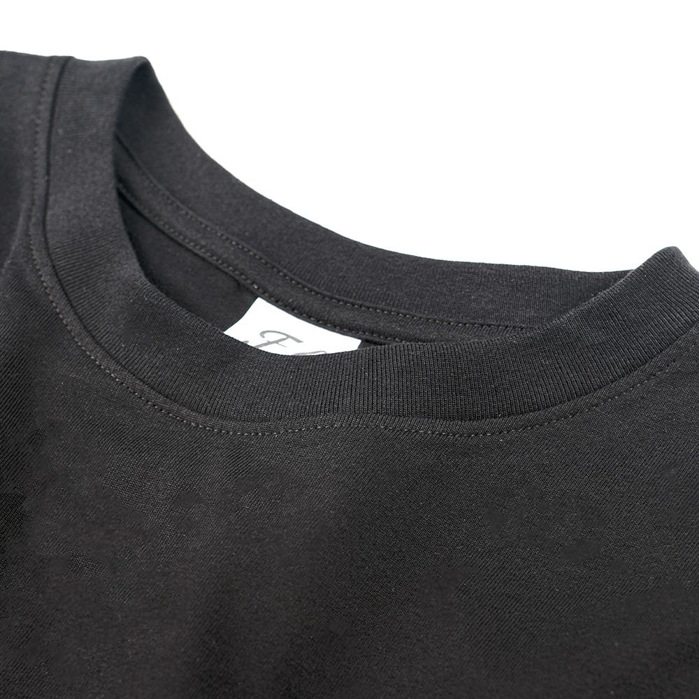 Ariat shield logo short-sleeved T-shirt, a casual top with a Western wear emblem, a stylish printed T-shirt for equestrian enthusiasts.