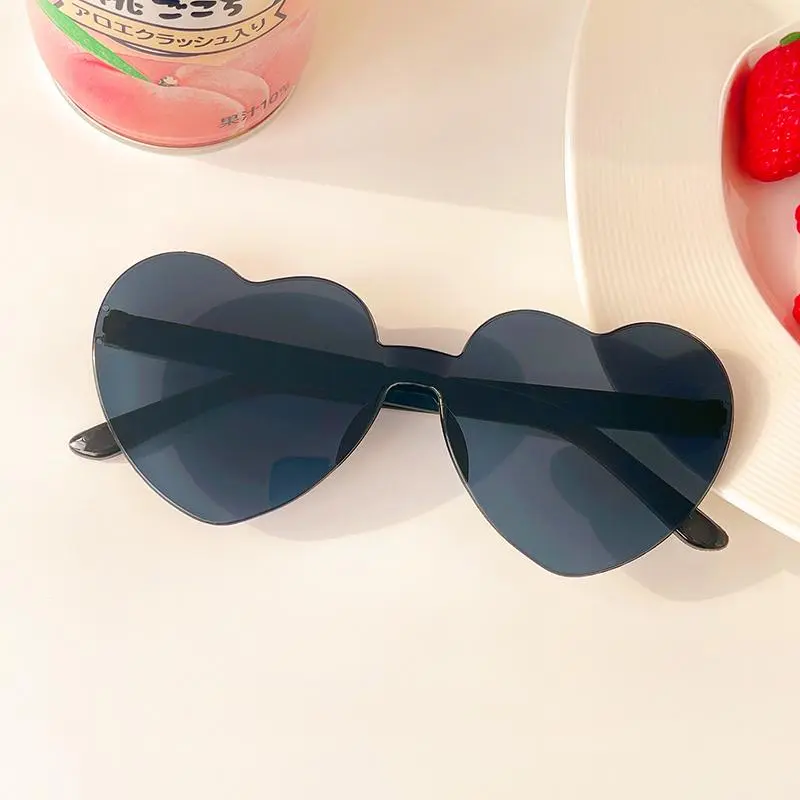 Fashionable Colorful Heart-Shaped Retro Glasses | Casual Style, Polycarbonate Frame, AC Lenses, Decorative Use