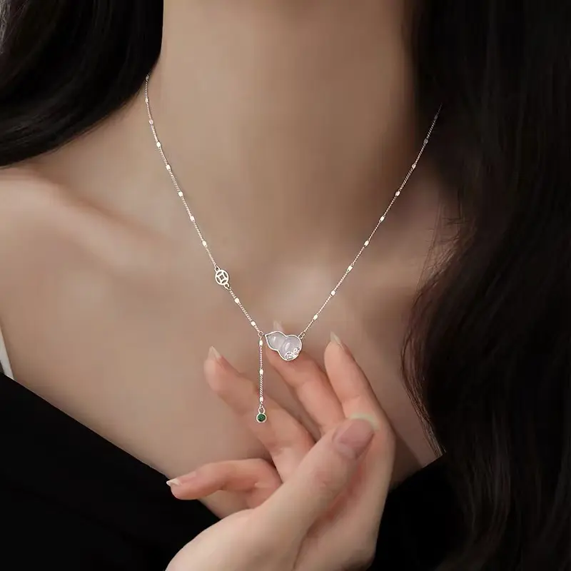Silver‑Plated Synthetic Chalcedony Gourd Necklace for Women, Dainty High‑End Clavicle Chain