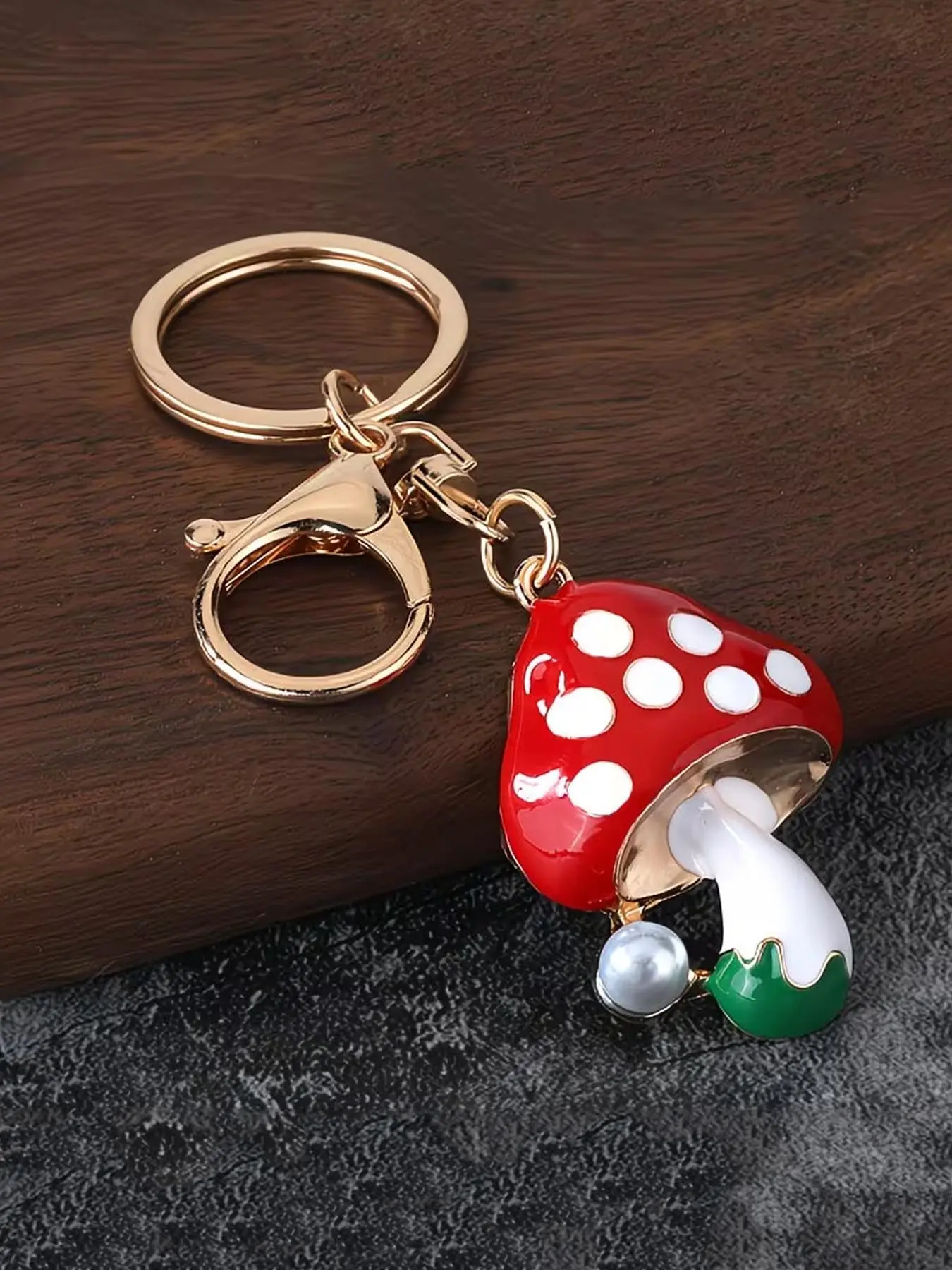 1pc Cute Red Background White Spot Mushroom Pearl Keychain, Alloy Drip Oil Cartoon Pendant, Light Luxury Gold Lobster Keychain, Bag Pendant, Daily Commuting Accessories, Niche Exquisite Gift Accessories For Girlfriends' Birthdays And Holidays