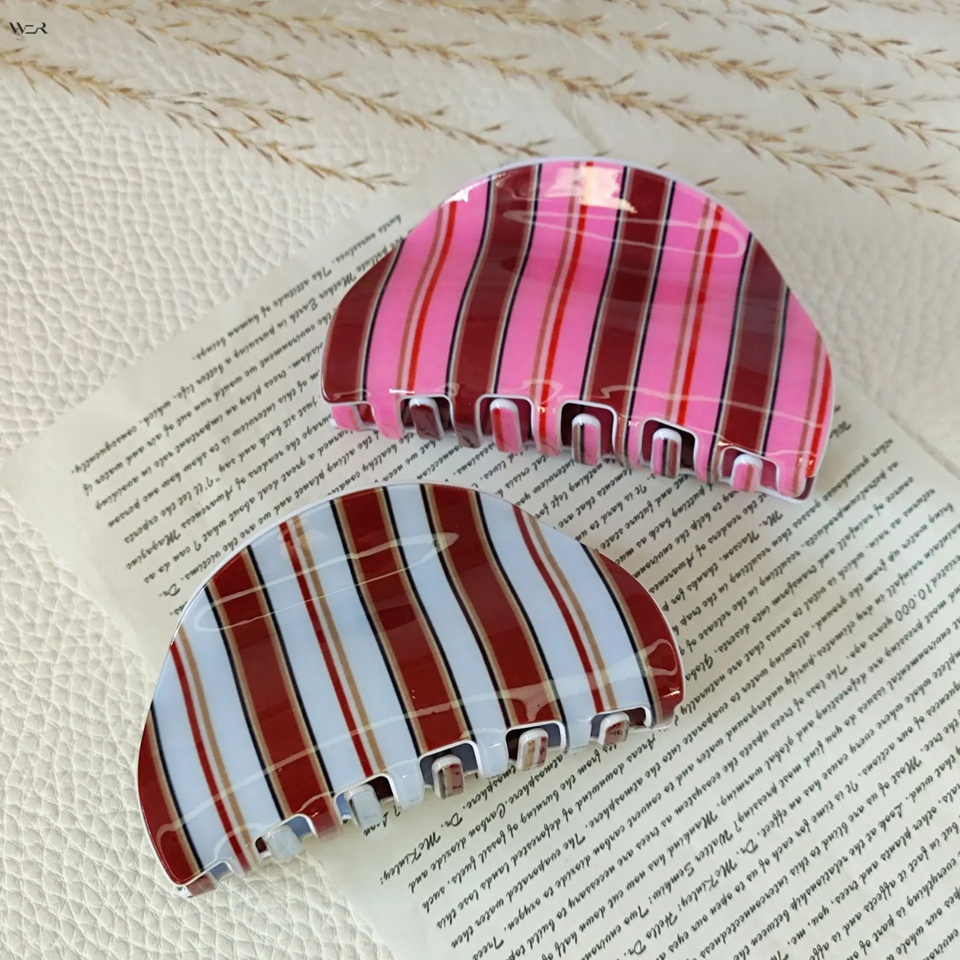 2 Styles Retro Striped Acrylic Hair Claw Clips, Glossy Curved Large Jaw Claw with Color Block Stripe Print, Vintage Daily Half-Up Hair Grab Clamp for Thick Hair