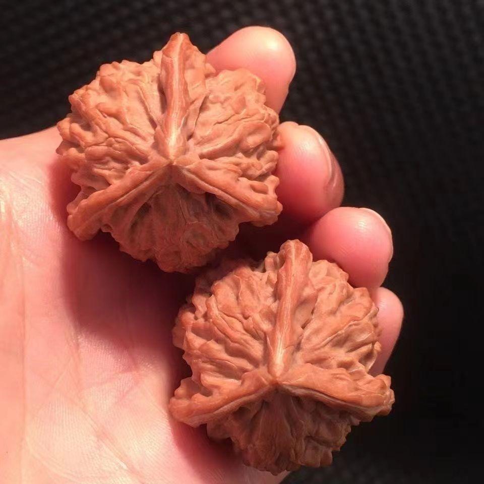 Peach Core Three-Sided Walnut No Splicing Lion Running Three-Path Stem Irregular Shape Toad Head Kirin Pattern Decor Ornaments