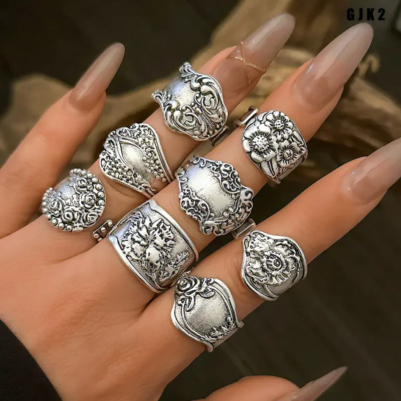 Vintage Antique Silver‑Tone 8‑Piece Ring Set, Retro Floral Engraved Wide Band Stackable Rings, Boho Carved Flower Pattern Statement Finger Rings for Women
