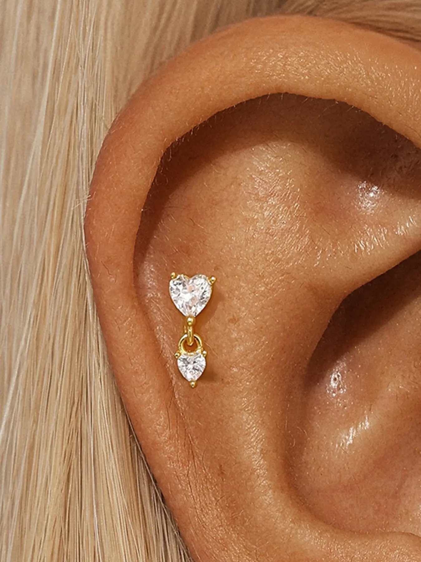 1pc 925 Sterling Silver Heart Stud Earrings for Women Love Heart Dainty Earrings 18K Gold Plated Cartilage Earring Helix Piercing Jewelry Small Stud Earrings for Women Heart Design Earrings Heart Shape Earrings