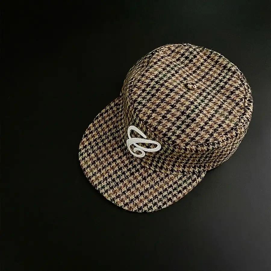 2D Flat, Women's Retro 3D Pattern Embellished Flat-Top Cap with Adjustable Snap Closure - Breathable Sun-Shading Duck Tongue Brim, Casual & Back-to-School Hat for Everyday Outfits, Trendy Japanese/Korean Fashion (Black/White), Cute Lightweight Hat Women,