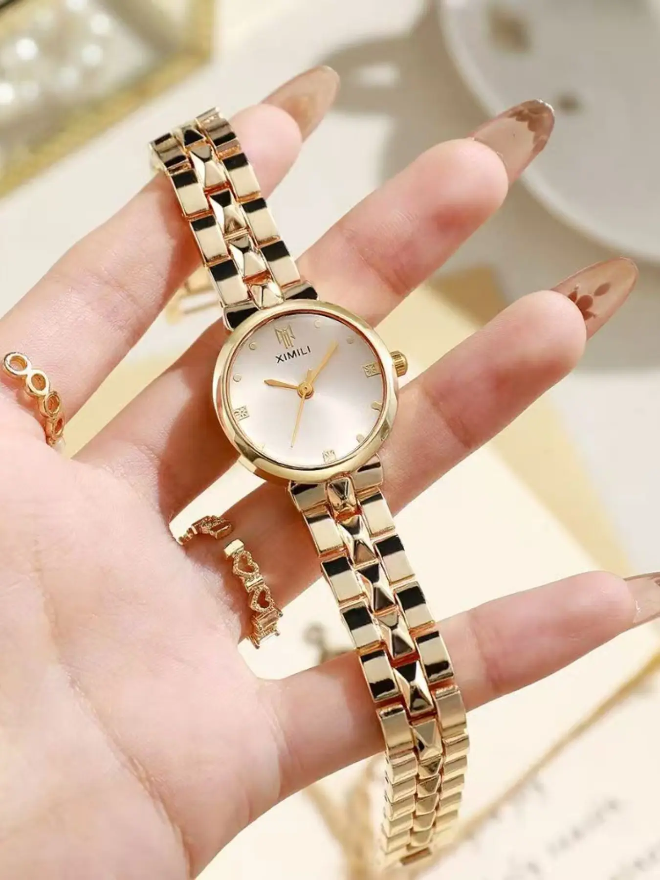 Women's Elegant Analog Quartz Watch, Zinc Alloy Case, Perfect Gift for Formal Events, Birthday, Holidays, All Seasons
