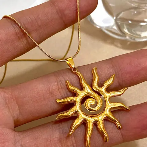 Vintage Sun Totem Pendant Necklace for Women, Stainless Steel Chain Necklace, Charm Necklaces, Decorative Accessory Necklace, Fashion Jewelry for Party, Daily Decor, Trendy All-match & Exquisite Jewelry for Birthday Gift #GLOBAL PICKS