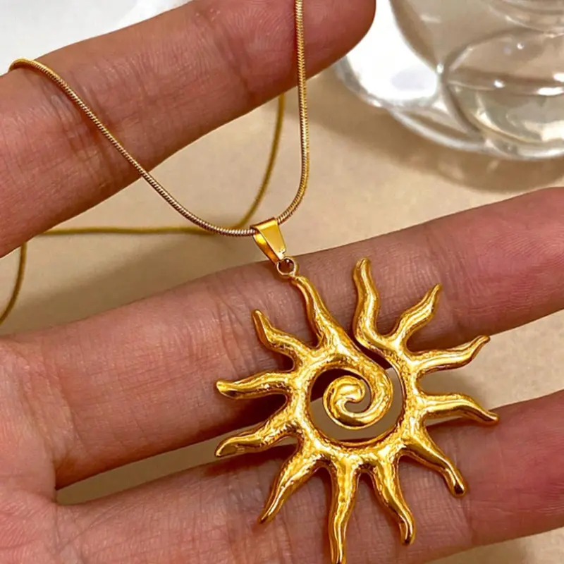 Vintage Sun Totem Pendant Necklace for Women, Stainless Steel Chain Necklace, Charm Necklaces, Decorative Accessory Necklace, Fashion Jewelry for Party, Daily Decor, Trendy All-match & Exquisite Jewelry for Birthday Gift #GLOBAL PICKS