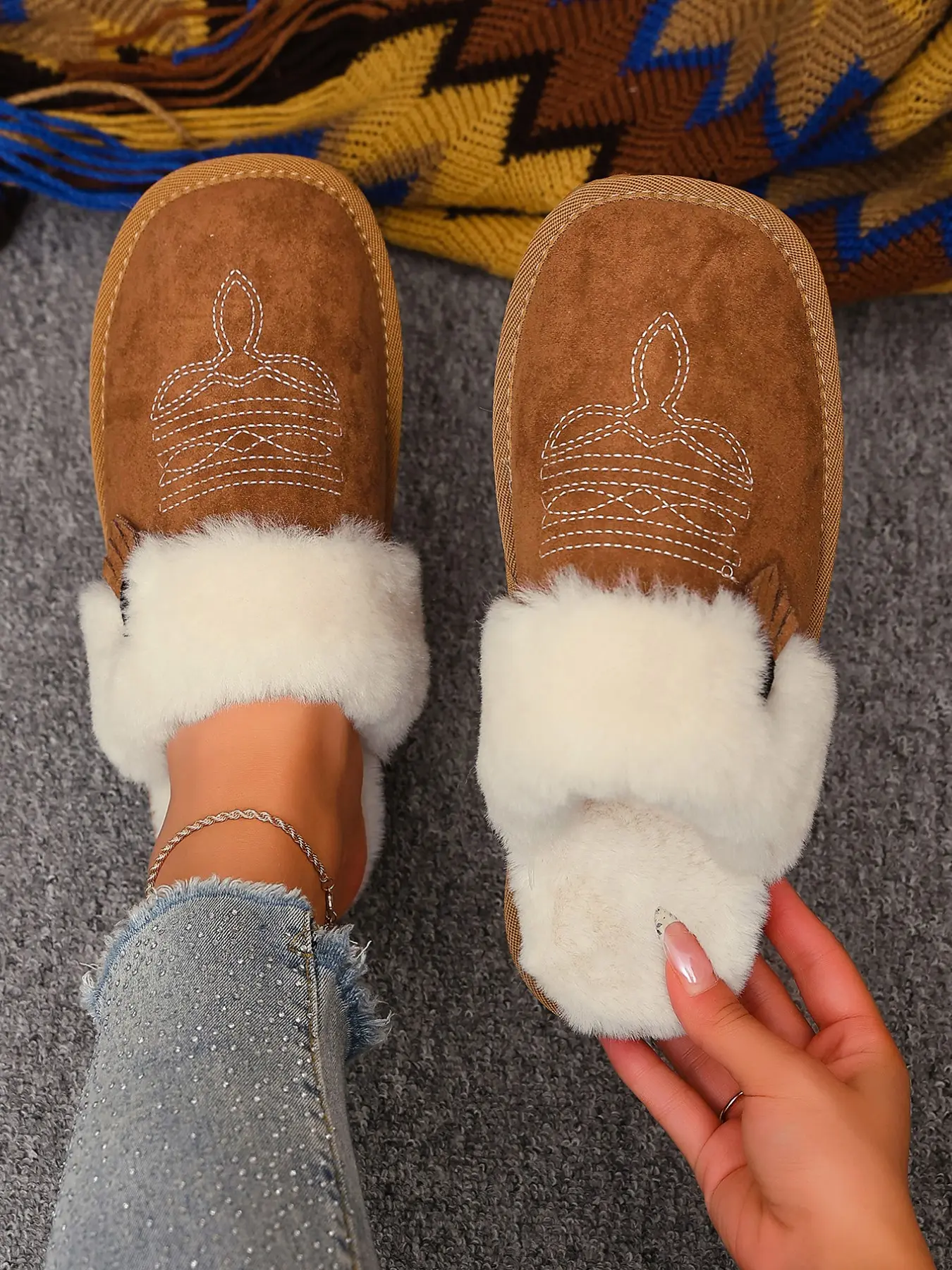 Women's Fall Winter New Vintage Embroidered Fuzzy Slip-On Shoes, Turned-Up Faux Fur Lined Warm Outerwear Flat Half Slippers Slide