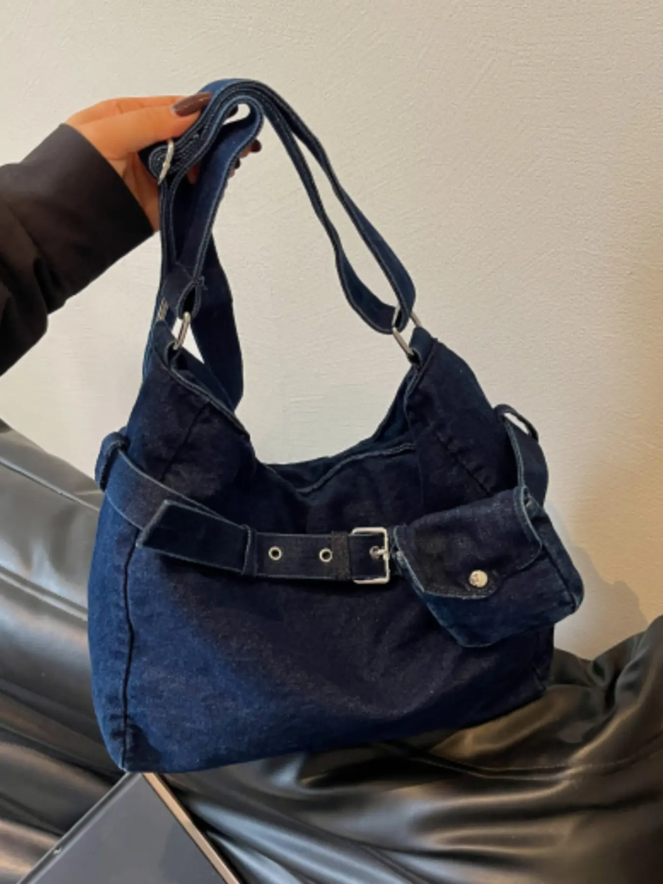Trendy distressed denim crossbody bag, comes with a detachable small pouch, adjustable shoulder strap, large-capacity casual women's tote bag, daily commute and shopping shoulder bag