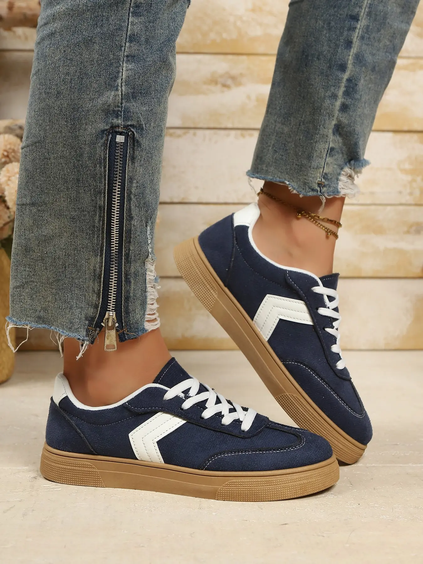 Faux Suede Color Block Low Top Casual Sneakers, Suitable For All Seasons, Lace Up Gum Sole Flat Women Shoes, Versatile Daily Outdoor Women Sports Footwear