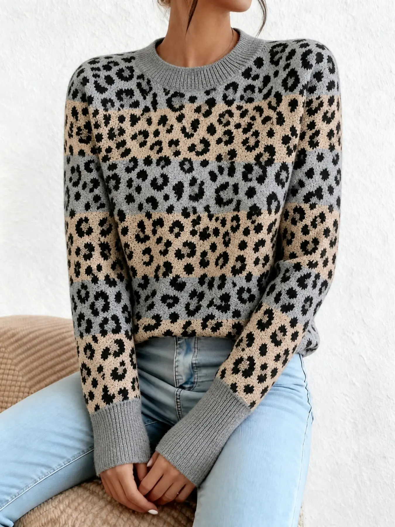 Elegant Leopard Print Round Neck Knit Sweater, Long Sleeve Loose-Fitting Casual Top, Spring & Fall Fashion, Versatile Home Office