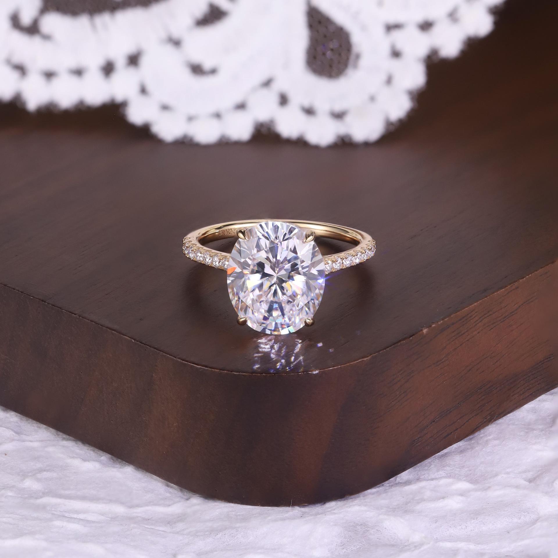 Oval Cut 2.0CT-8.0CT D VVS1 Color Lab-Created Moissanite Ring S925 Sterling Silver 18K Gold Plated for Women Engagement Wedding Luxury Gift, 5 Carat Solitaire Ring, 6 Carat Diamond Ring, Light Luxury Fashion High-end Niche Birthday Gift for Ladies