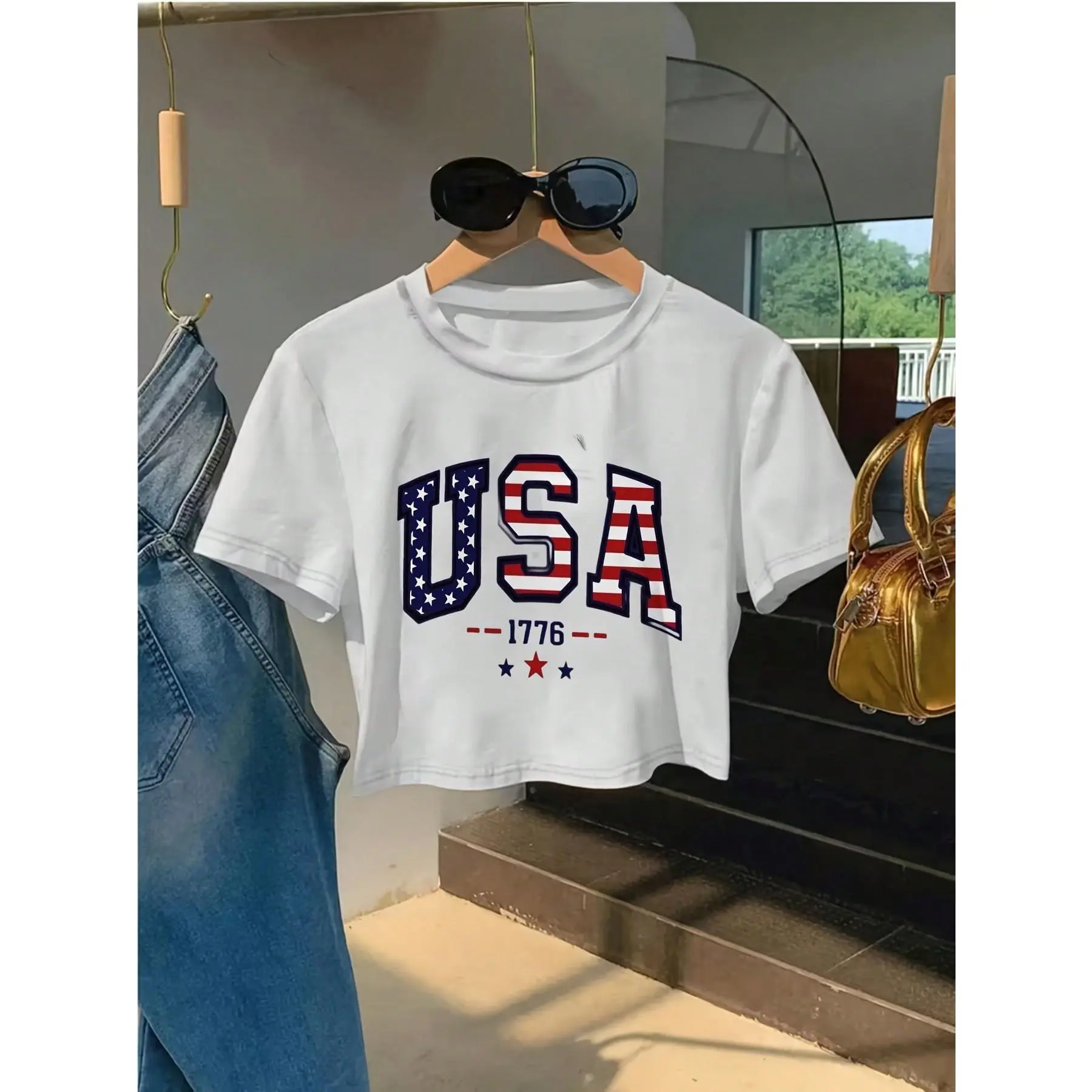 Women's Cropped Short-Sleeve T-Shirt, Featuring An American Flag Design With Patriotic Red And White Stripes And Blue Stars, Casual Summer T-Shirt Sui
