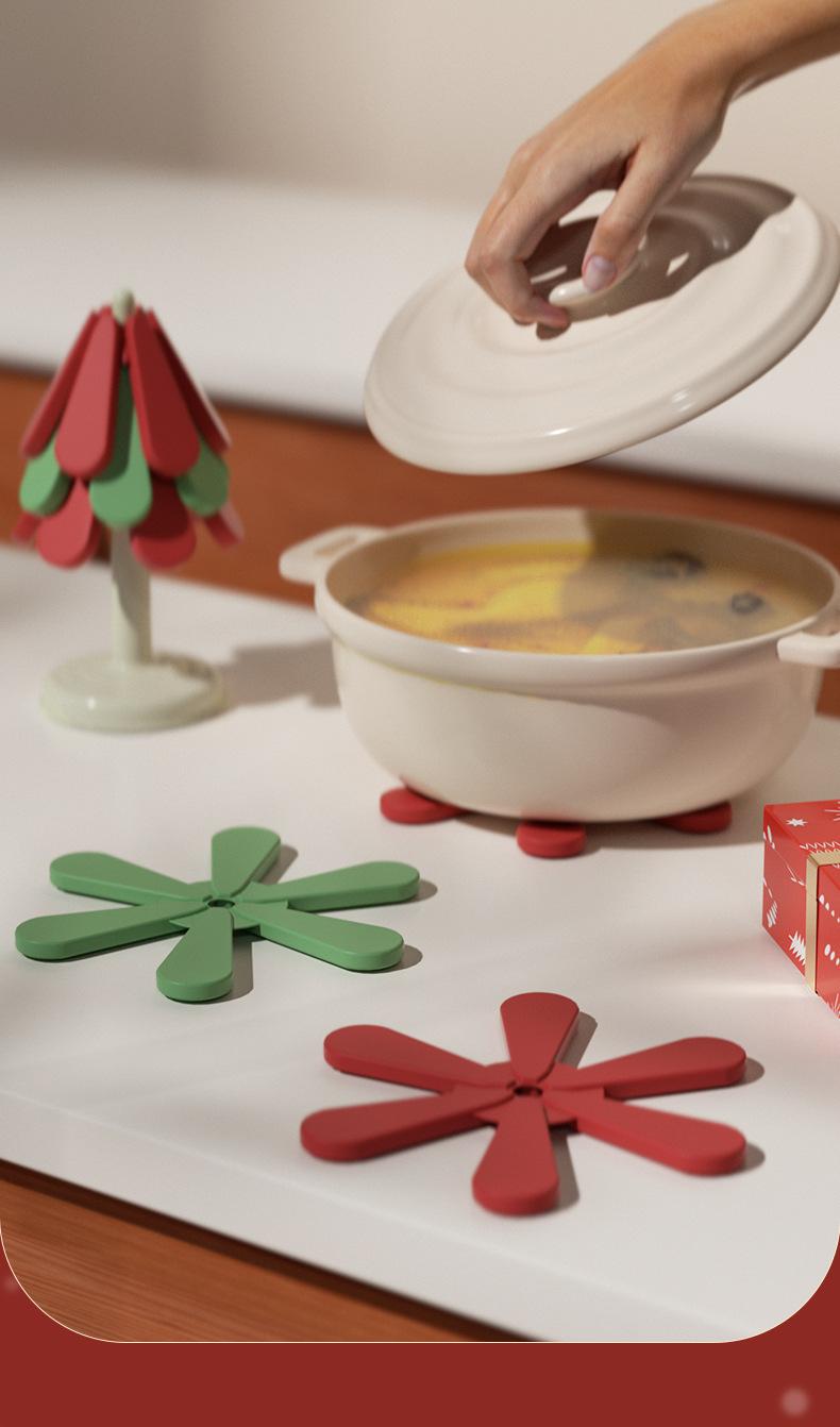 Christmas Tree Silicone Table Mat Heat Resistant Coaster for Home Kitchen Waterproof Anti-Scald Pot Pad Modern Minimalist Tableware Protector