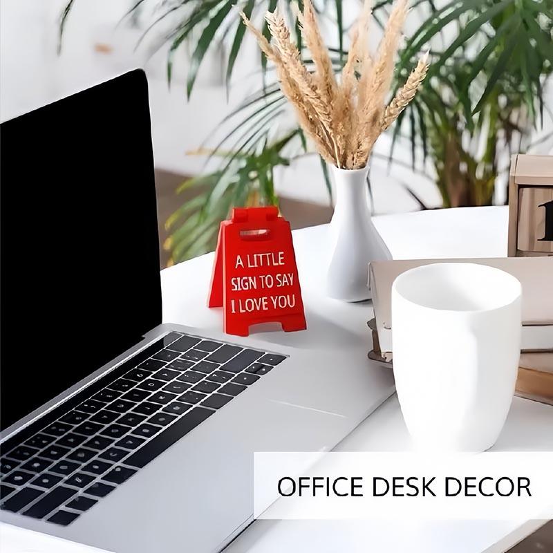 1pc “A LITTLE SIGN TO SAY I LOVE YOU” Desk Sign, Perfect for Valentine's Day and Birthday Gift for Girlfriend, Boyfriend or Family, Romantic Office Desktop Decoration, Small Family Decoration and Novelty Desk Decor #GLOBAL PICKS