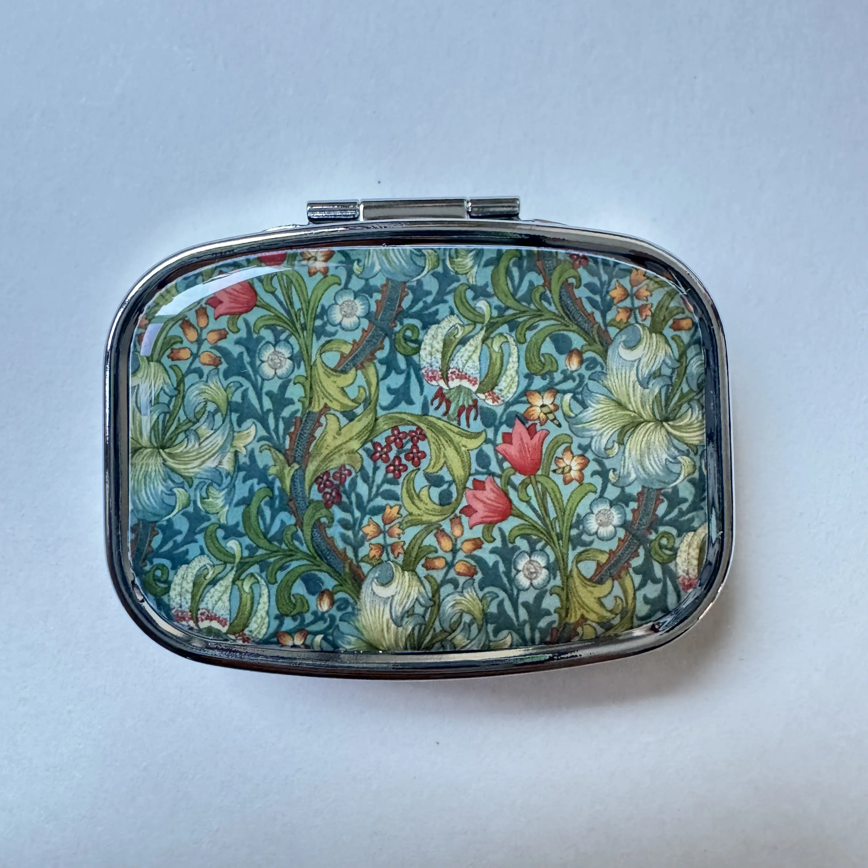 William Morris Golden Lily Vintage Artwork Pill Organizer - Flip-Top Snap-Button Supplement Organizer, Vitamin Dispenser, Portable Divided Compartment Storage Case for Medicine, Gum - Ideal Gift for Loved Ones, Portable Vitamin Organizer