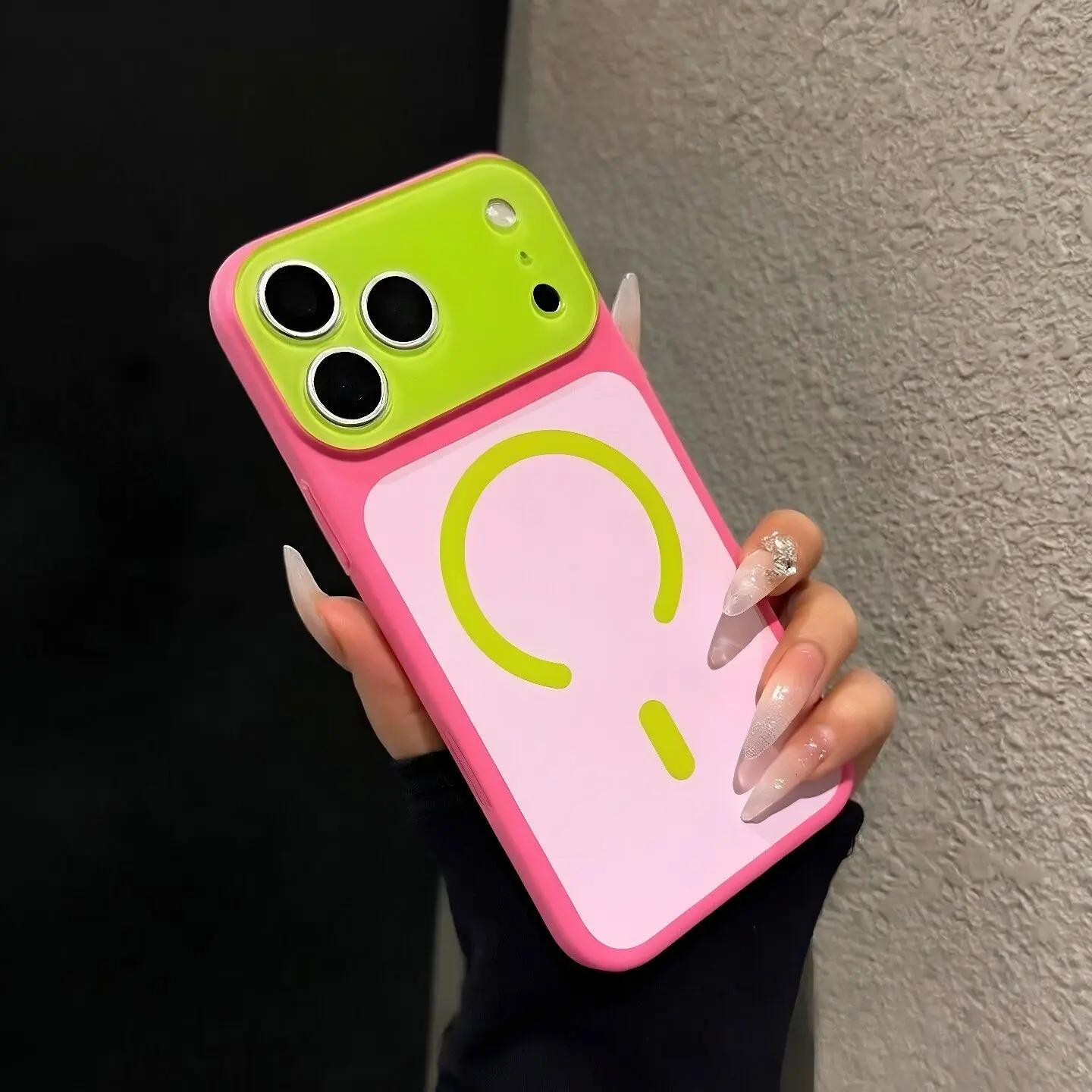 Elegant and simple design with vibrant color scheme, magnetic attachment suitable for IP17promax, precise hole positioning, full protection, exquisite phone case for IP16/15promax, perfect gift
