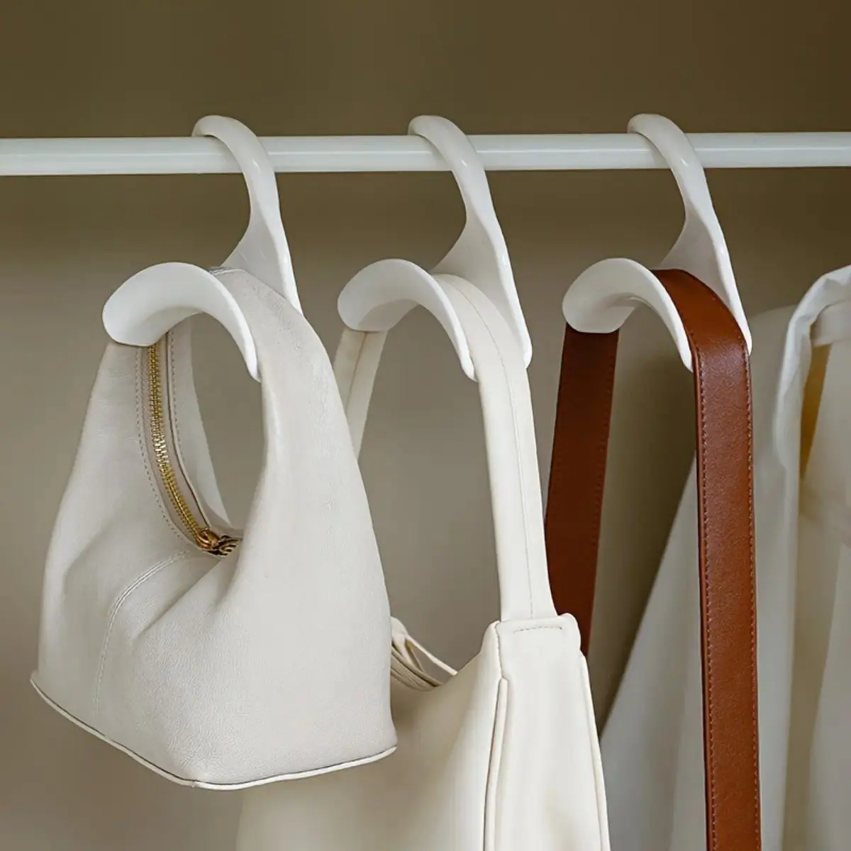 7-Pack Multi-Purpose Closet Storage Hooks, Space-Saving Rack for Hanging Purses, Hats, Scarves, Sturdy Wardrobe Organizer for Bedroom Cabinet Arrangement, Compact Set