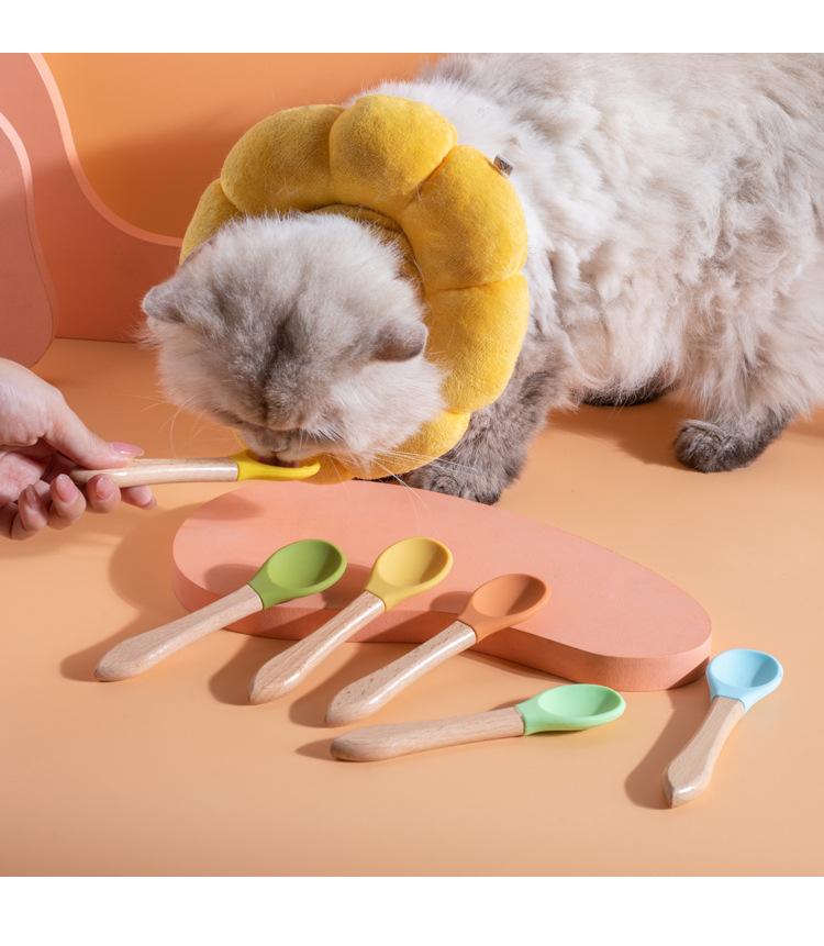 SoPets Pet Food Spoon Silicone Cat Feeding Scoop for Wet Food Canned Food with Wooden Handle Safe Dishwasher Friendly Pet Supplies Automatic Feeder Accessories