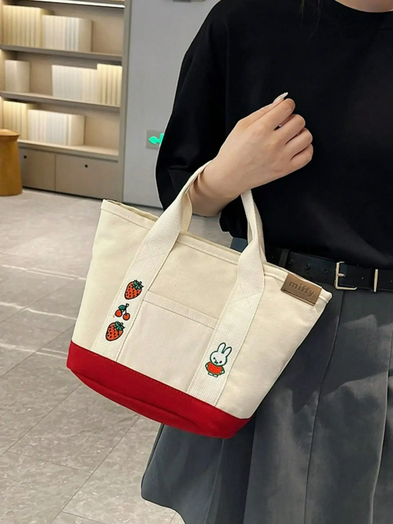 New Fashionable Canvas Handbag with Cartoon Animal Pattern, Cute and Stylish Crossbody Bag, Large Capacity, Modern Design