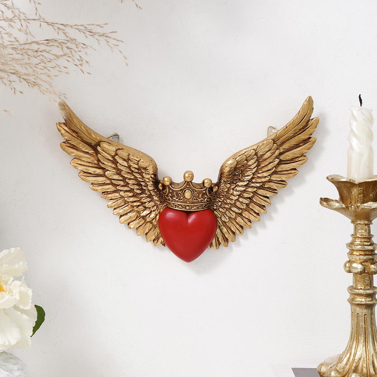 Resin Crown Heart Wings Decorative Hanging Ornament, Valentine's Day Handmade Wall Art, Room Decoration for Living Room, Study, Shop, Party