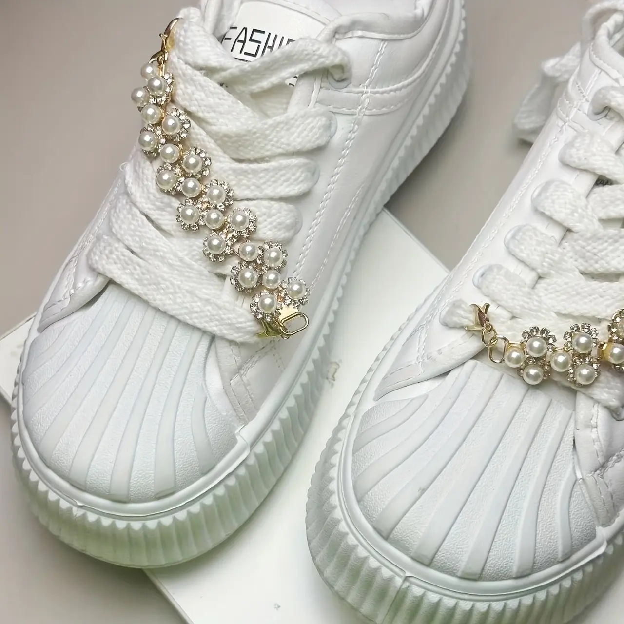 2pcs Elegant Shoe Chains with Accents - Fashionable Decorative Chain for Sneakers and Casual Footwear - Chain Shoe Accessorie - DIY Bag Accessories