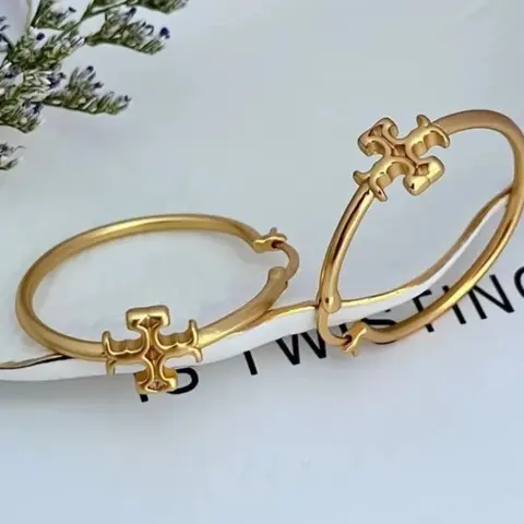 2-Piece Women's Minimalist Hypoallergenic Cross Detail Earrings, Elegant Style Fashion Jewelry for Parties and Anniversaries