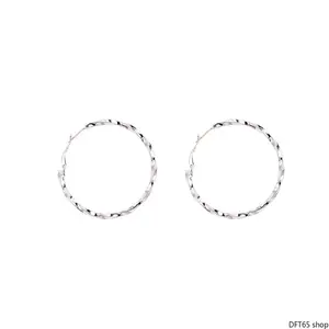 Twisted Textured Large Hoop Earrings Matte Polished Alloy Frame Thick Curved Loop Secure Snap Clasp Lightweight Hollow Build For Women Daily Party Bold Minimalist Atmospheric Decorative Ear Jewelry
