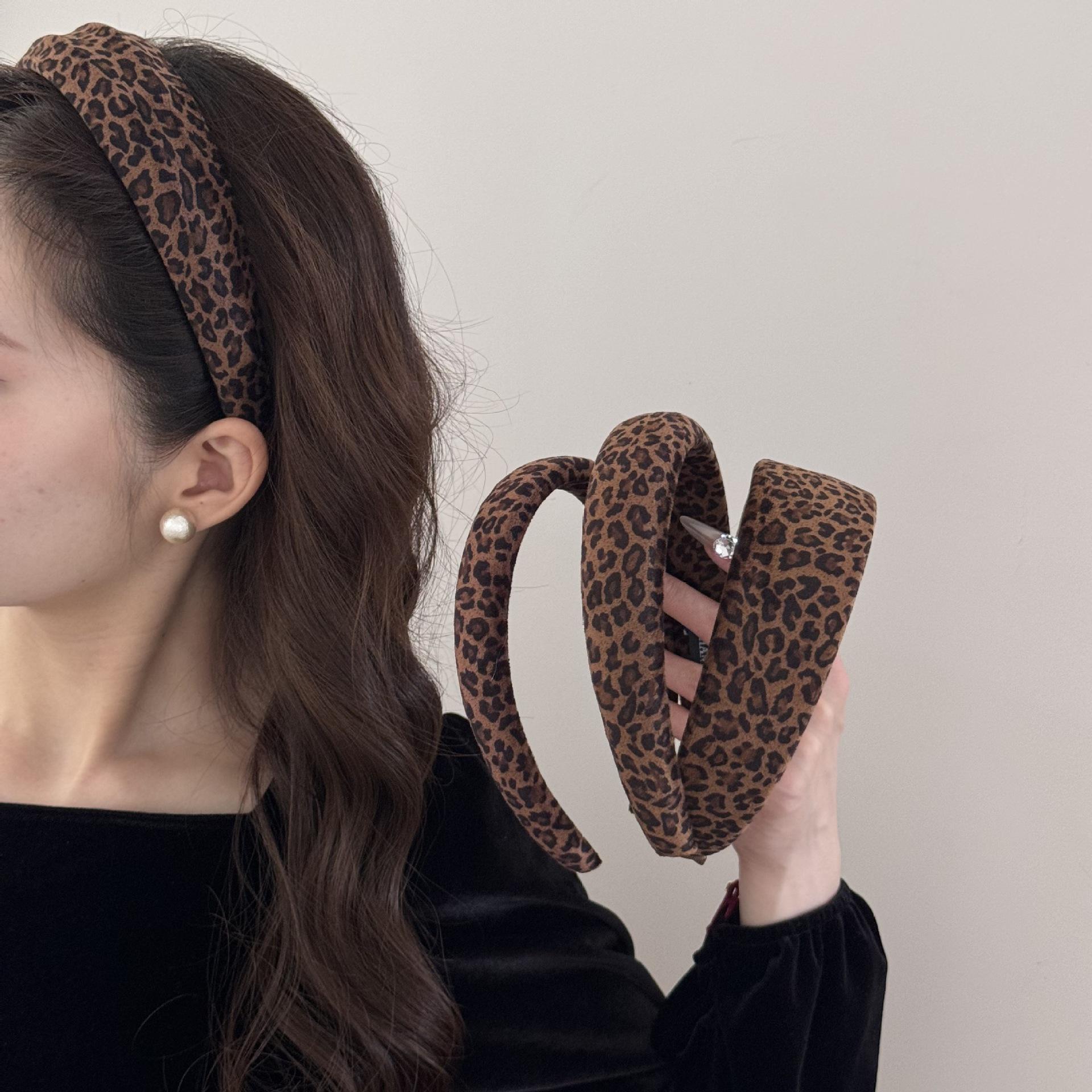 Women Vintage Leopard Print Velvet Sponge Headband Hong Kong Style Elegant Versatile Hair Accessory For Daily Wear