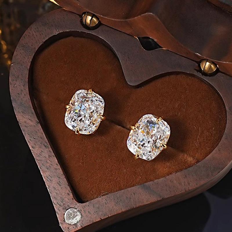 Minimalist 4-Prong Cushion Cut Zircon Stud Earrings for Women | 18K Gold Plated Dainty Luxury Earrings | SHEIN Style Elegant Jewelry