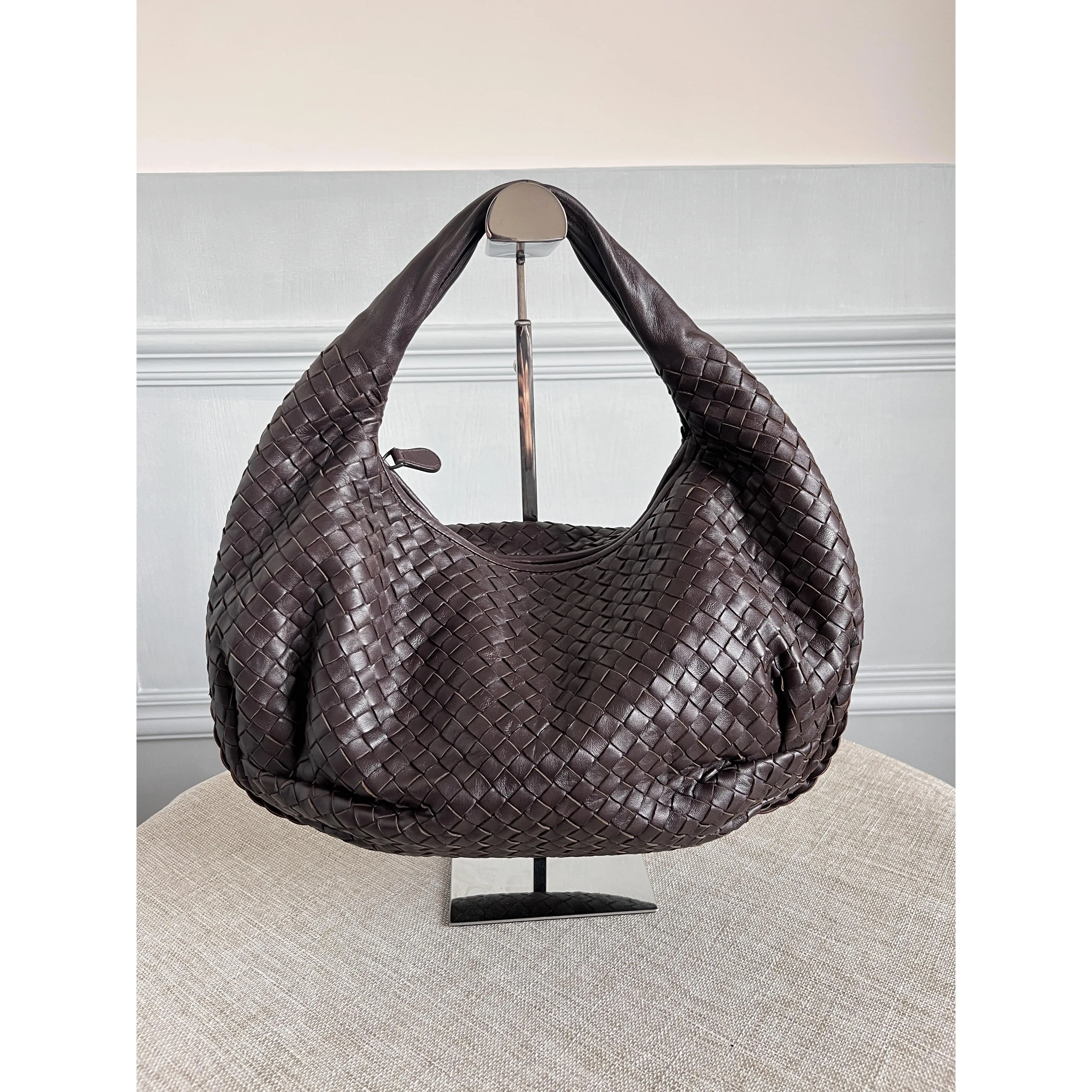 Pre-owned BOTTEGA VENETA Authentic Small Veneta Hobo Bag Dark Brown Intrecciato Woven Nappa Leather Slouchy Crescent Shoulder Handbag
