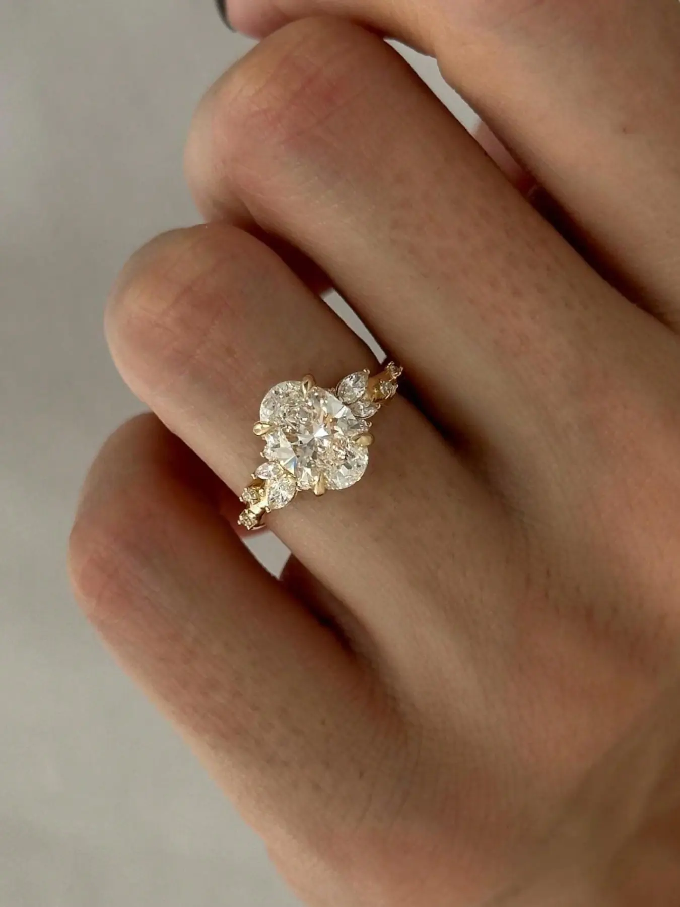 AEONBLULI Gold Oval Cut CZ Cluster Engagement Ring for Women, Sparkly Promise Ring with Side Stones, Birthday Valentine's Jewelry Gift