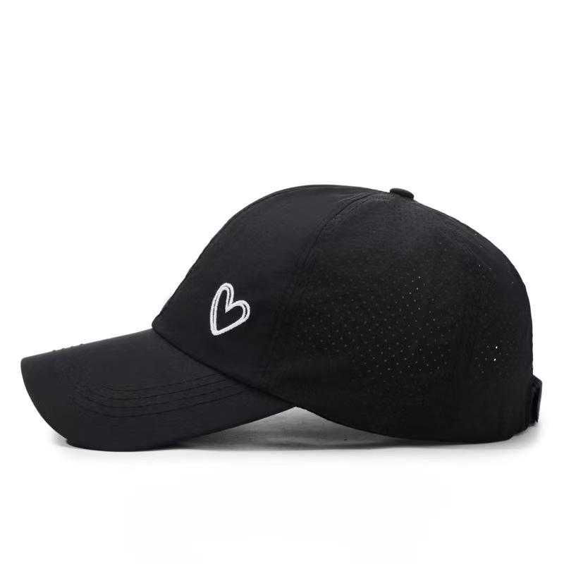 A Solid-color Heart-shaped Baseball Cap with an Adjustable Snapback Strap, Designed to Be Worn with a High Ponytail Tied Across the Back. Features a Breathable Mesh Panel at the Back. Available in White/black/gray/rose Red. Suitable for Golf, Cotton,summe